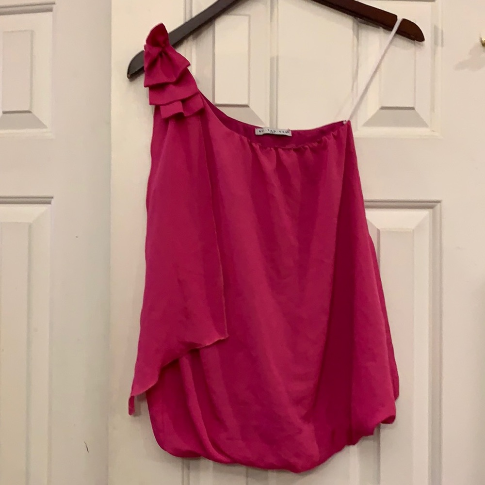 😍 2/$29 Bui Yah Kah one shoulder top pink balloon bottom M